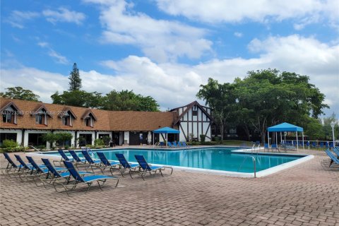 Купить кондоминиум в Лодерхилл, Флорида 1 спальня, 74.32м2, № 1940221 - фото 2