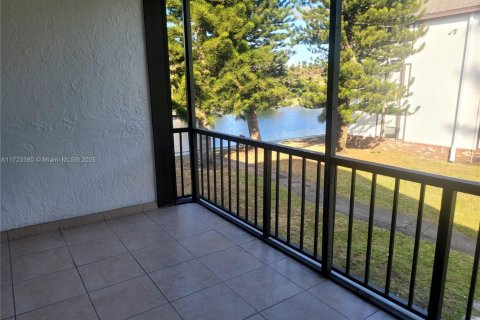 Купить кондоминиум в Лодерхилл, Флорида 1 спальня, 74.32м2, № 1940221 - фото 3
