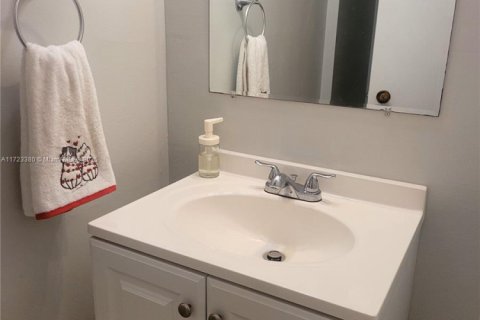 Купить кондоминиум в Лодерхилл, Флорида 1 спальня, 74.32м2, № 1940221 - фото 9