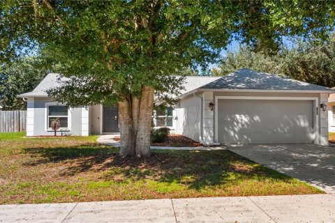 House in Minneola, Florida 3 bedrooms, 150.59 sq.m. № 2419606