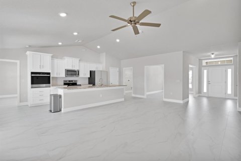 House in Sebastian, Florida 4 bedrooms, 196.02 sq.m. № 2185177 - photo 3
