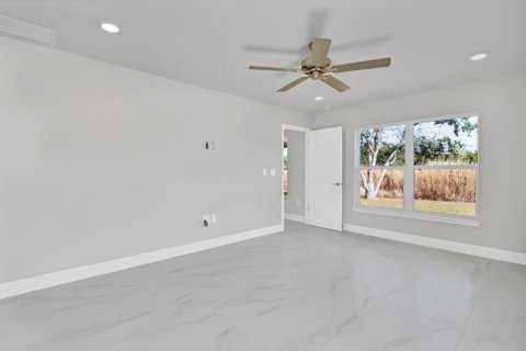 House in Sebastian, Florida 4 bedrooms, 196.02 sq.m. № 2185177 - photo 12
