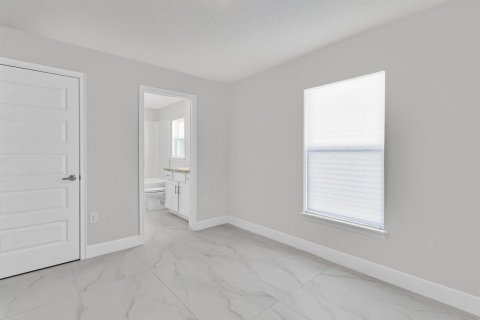 House in Sebastian, Florida 4 bedrooms, 196.02 sq.m. № 2185177 - photo 18