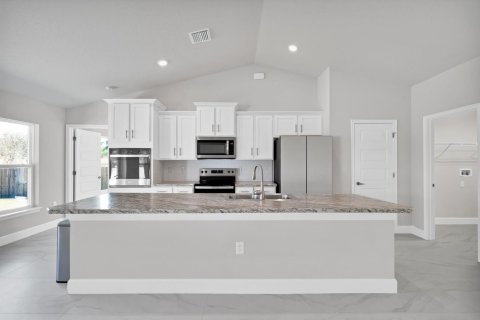 House in Sebastian, Florida 4 bedrooms, 196.02 sq.m. № 2185177 - photo 7