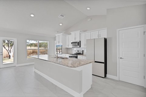 House in Sebastian, Florida 4 bedrooms, 196.02 sq.m. № 2185177 - photo 8