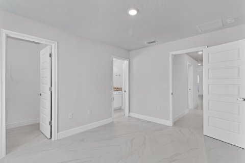House in Sebastian, Florida 4 bedrooms, 196.02 sq.m. № 2185177 - photo 22