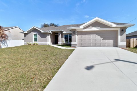 House in Sebastian, Florida 4 bedrooms, 196.02 sq.m. № 2185177 - photo 2