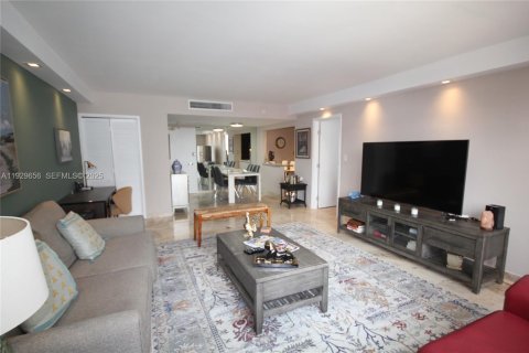 Condo in Miami Beach, Florida, 1 bedroom  № 1988567 - photo 5