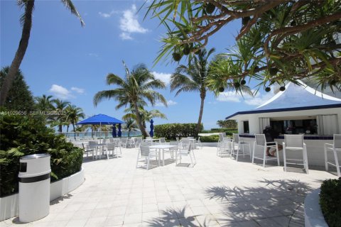 Condo in Miami Beach, Florida, 1 bedroom  № 1988567 - photo 30