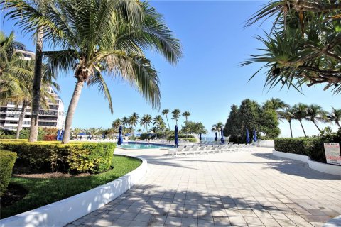 Condo in Miami Beach, Florida, 1 bedroom  № 1988567 - photo 21