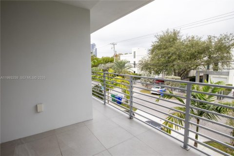Купить таунхаус в Майами, Флорида 3 спальни, № 2057073 - фото 12