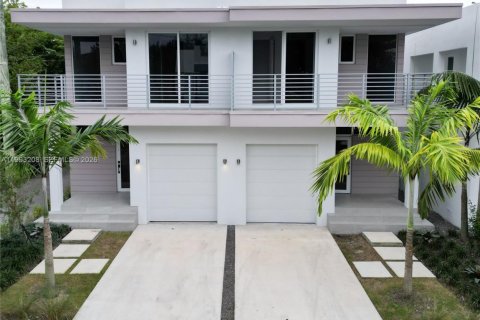 Таунхаус в Майами, Флорида 3 спальни № 2057073