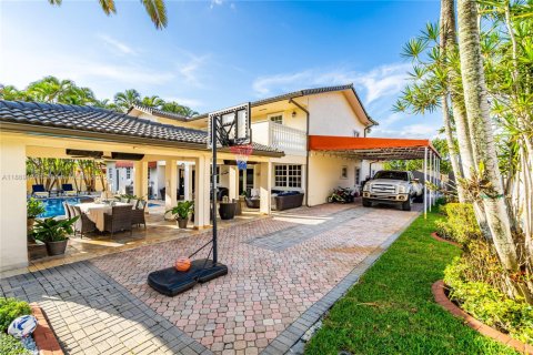 House in Hialeah Gardens, Florida 4 bedrooms, 361.58 sq.m. № 1930438 - photo 17