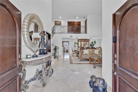 House in Hialeah Gardens, Florida 4 bedrooms, 361.58 sq.m. № 1930438 - photo 22