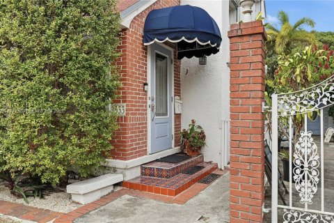 Casa en venta en Miami, Florida, 3 dormitorios, 136.75 m2 № 2006300 - foto 3