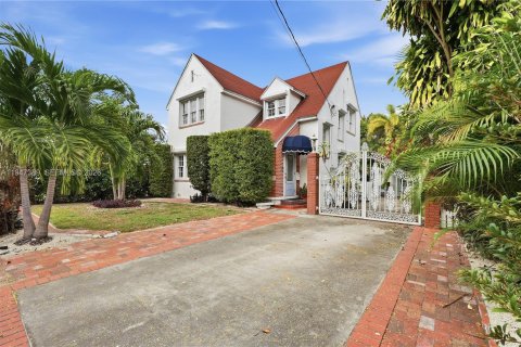 Casa en venta en Miami, Florida, 3 dormitorios, 136.75 m2 № 2006300 - foto 2