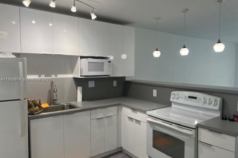 Снять в аренду кондоминиум в Майами, Флорида 2 спальни, 88.81м2, № 1992372 - фото 11