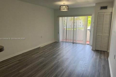 Снять в аренду кондоминиум в Майами, Флорида 2 спальни, 88.81м2, № 1992372 - фото 4