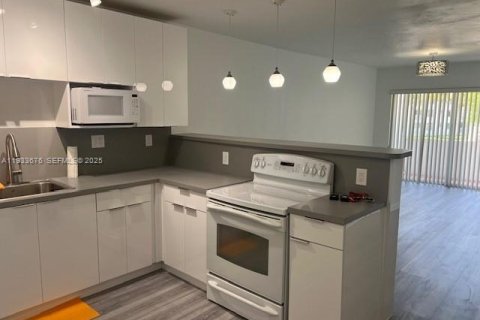 Снять в аренду кондоминиум в Майами, Флорида 2 спальни, 88.81м2, № 1992372 - фото 12