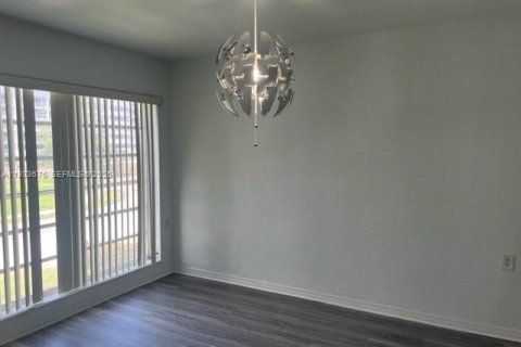 Снять в аренду кондоминиум в Майами, Флорида 2 спальни, 88.81м2, № 1992372 - фото 5