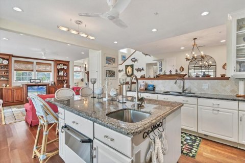 House in Boca Grande, Florida 3 bedrooms, 331.48 sq.m. № 1552926 - photo 8