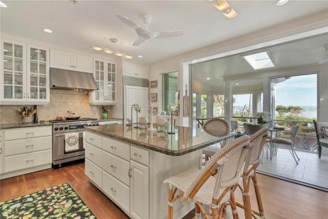 House in Boca Grande, Florida 3 bedrooms, 331.48 sq.m. № 1552926 - photo 7