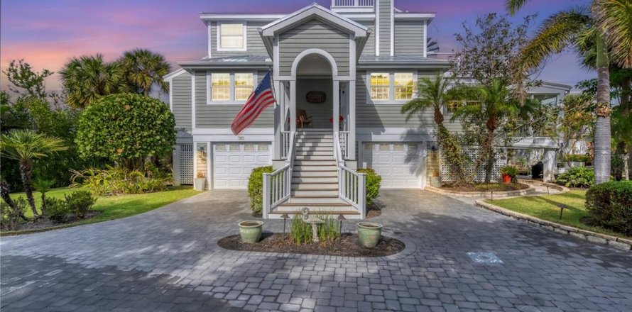 House in Boca Grande, Florida 3 bedrooms, 331.48 sq.m. № 1552926
