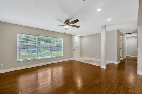 House in Seffner, Florida 3 bedrooms, 139.17 sq.m. № 1903806 - photo 7
