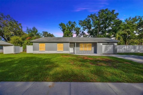 House in Seffner, Florida 3 bedrooms, 139.17 sq.m. № 1903806 - photo 2