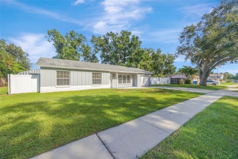 House in Seffner, Florida 3 bedrooms, 139.17 sq.m. № 1903806 - photo 3