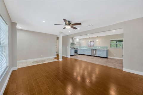 House in Seffner, Florida 3 bedrooms, 139.17 sq.m. № 1903806 - photo 8
