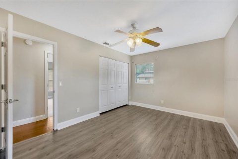 House in Seffner, Florida 3 bedrooms, 139.17 sq.m. № 1903806 - photo 17