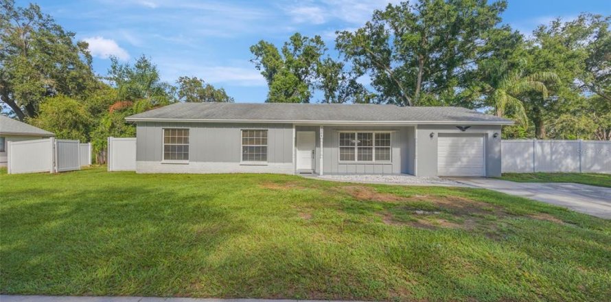 House in Seffner, Florida 3 bedrooms, 139.17 sq.m. № 1903806