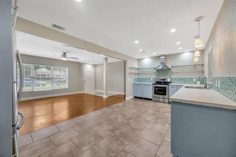 House in Seffner, Florida 3 bedrooms, 139.17 sq.m. № 1903806 - photo 11