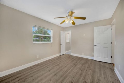 House in Seffner, Florida 3 bedrooms, 139.17 sq.m. № 1903806 - photo 16