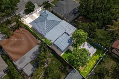 Villa ou maison à vendre à Miami, Floride: 4 chambres, 185.06 m2 № 1947553 - photo 6