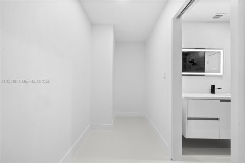 Villa ou maison à vendre à Miami, Floride: 4 chambres, 185.06 m2 № 1947553 - photo 26