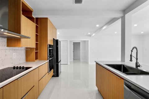 Villa ou maison à vendre à Miami, Floride: 4 chambres, 185.06 m2 № 1947553 - photo 19