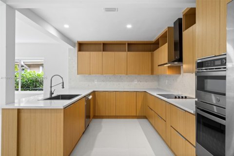 Villa ou maison à vendre à Miami, Floride: 4 chambres, 185.06 m2 № 1947553 - photo 18