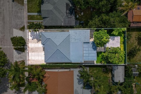 Villa ou maison à vendre à Miami, Floride: 4 chambres, 185.06 m2 № 1947553 - photo 7