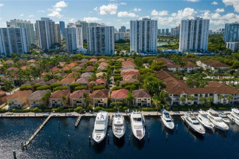 House in Aventura, Florida 3 bedrooms, 254.55 sq.m. № 1951402 - photo 14