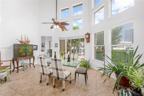 House in Aventura, Florida 3 bedrooms, 254.55 sq.m. № 1951402 - photo 27