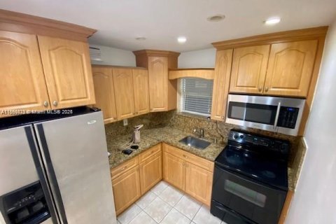 Copropriété à louer à Miami Lakes, Floride: 1 chambre, 65.03 m2 № 1890547 - photo 9