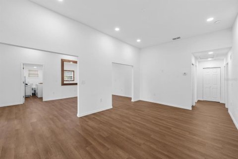 House in Plant City, Florida 5 bedrooms, 284.37 sq.m. № 1898575 - photo 11