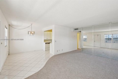 Купить кондоминиум в Бока-Ратон, Флорида 2 спальни, 79.99м2, № 2048134 - фото 6