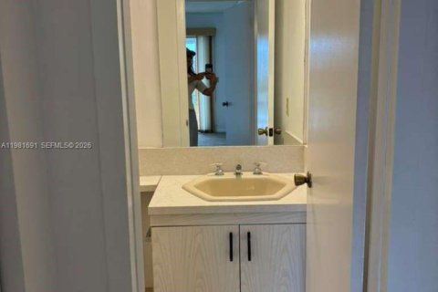 Купить кондоминиум в Бока-Ратон, Флорида 2 спальни, 79.99м2, № 2048134 - фото 30