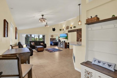 House in Palmetto, Florida 3 bedrooms, 155.24 sq.m. № 2350383 - photo 2