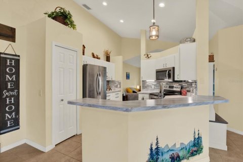 House in Palmetto, Florida 3 bedrooms, 155.24 sq.m. № 2350383 - photo 9