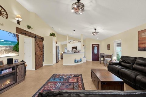 House in Palmetto, Florida 3 bedrooms, 155.24 sq.m. № 2350383 - photo 8