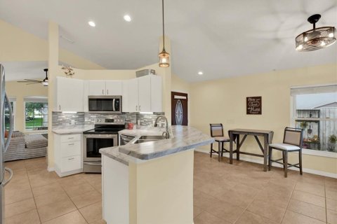 House in Palmetto, Florida 3 bedrooms, 155.24 sq.m. № 2350383 - photo 10
